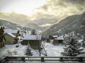 Vue sur Molines-En-Queyras depuis la terrasse de la Maison de Gaudissard